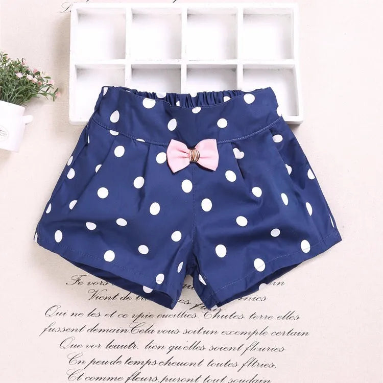Zauberhafte Mädchen-Shorts mit Herzmuster und Schleifendetail