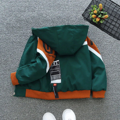 Stylische Kinderjacke mit Kapuze