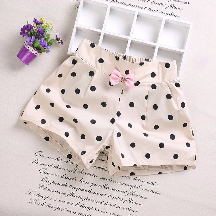 Zauberhafte Mädchen-Shorts mit Herzmuster und Schleifendetail