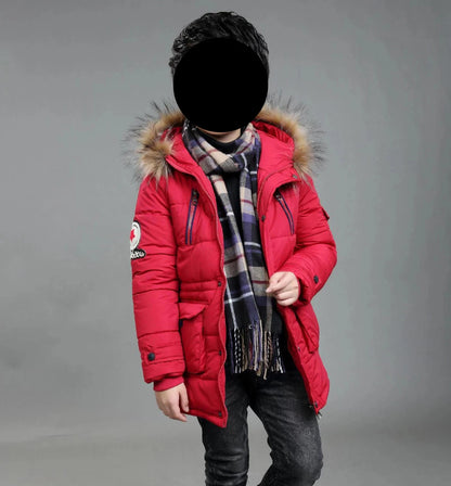 Winterjacke mit Kapuze & Kunstfell / Winterparka für Jungen / Daunenjacke Wind- und Wasserabweisend
