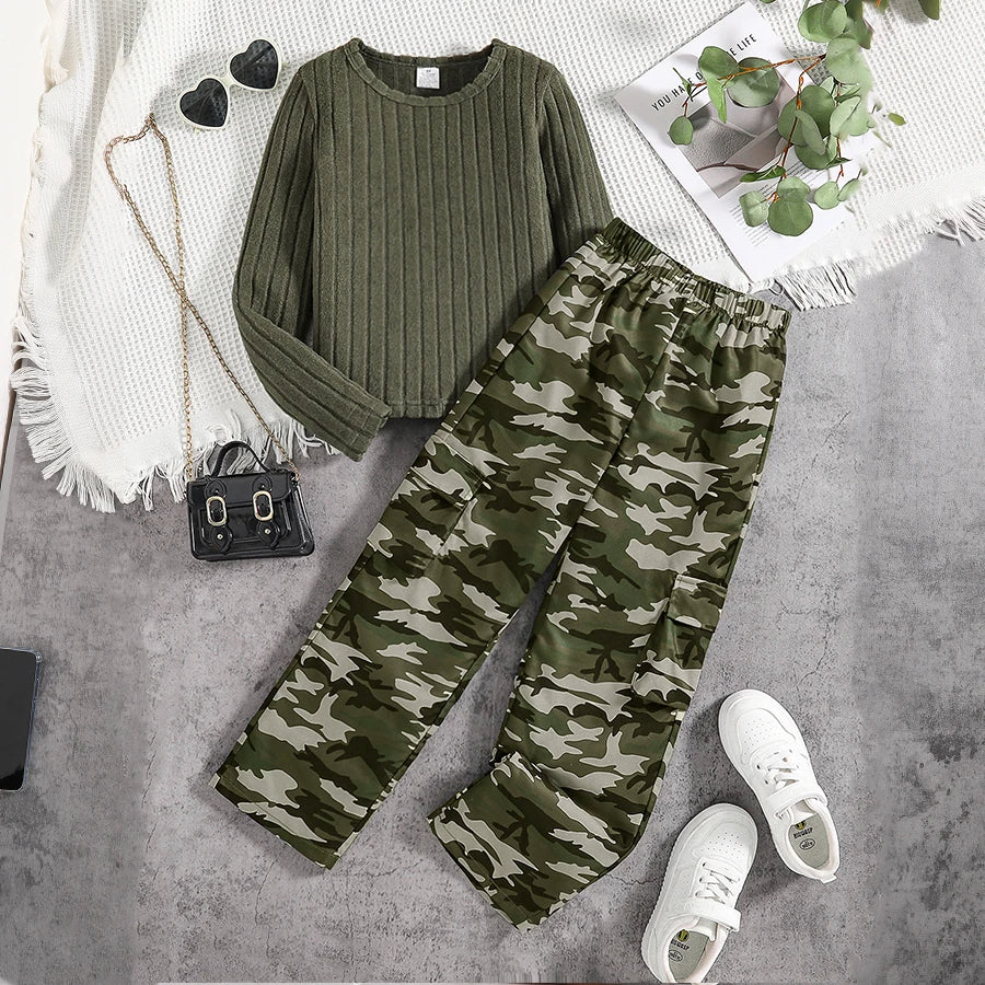 Abenteuer-Set für Trendsetter: Camouflage Cargo & Kuschelpullover