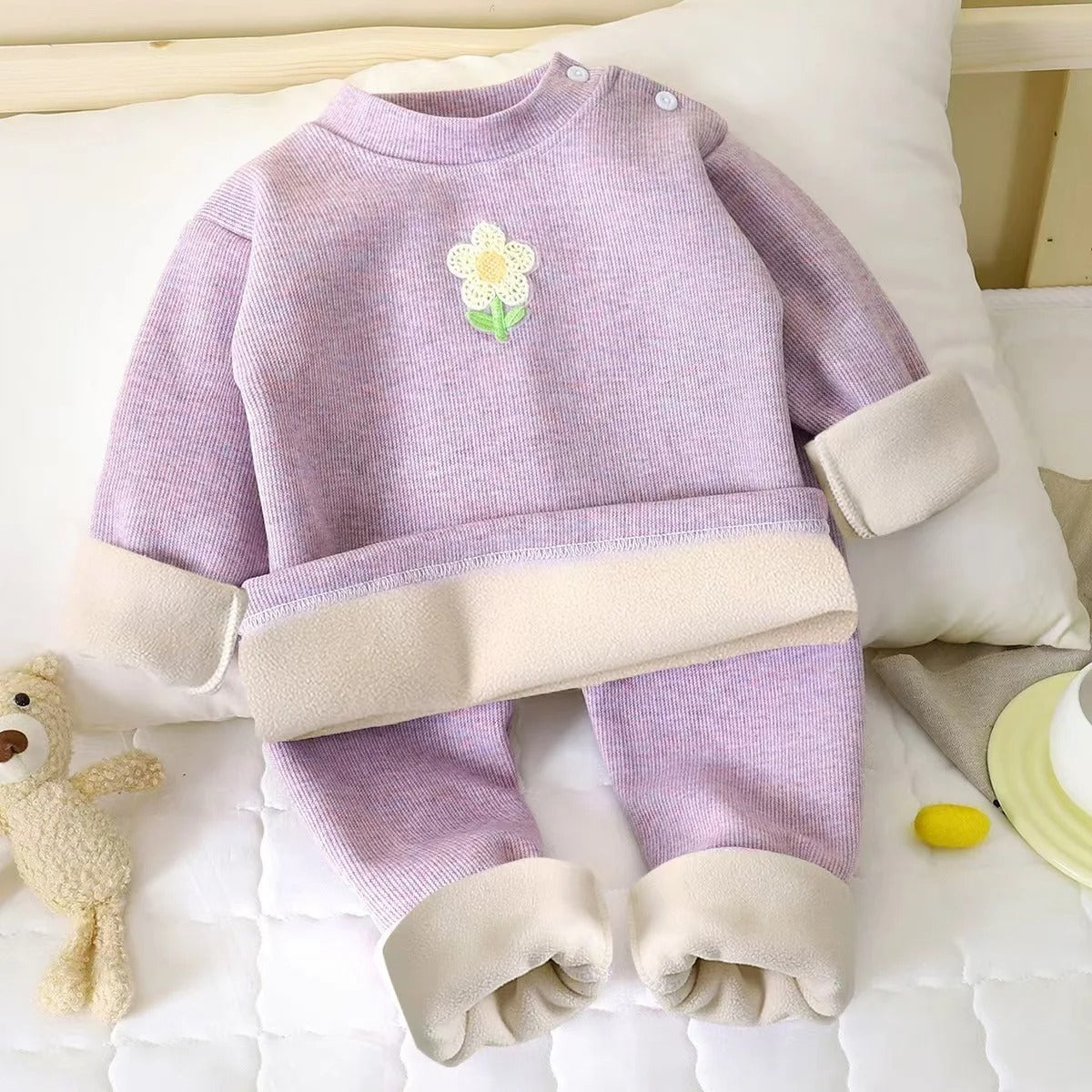 Kinder Fleece Outfit mit süßer Stickerei