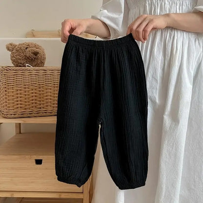 Bequeme Musselin Kinderhose aus Baumwolle – locker geschnitten mit elastischem Bund