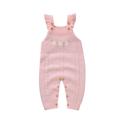 Baby Strickoverall mit Rüschen & Blumenstickerei – Gestrickter Baby Einteiler