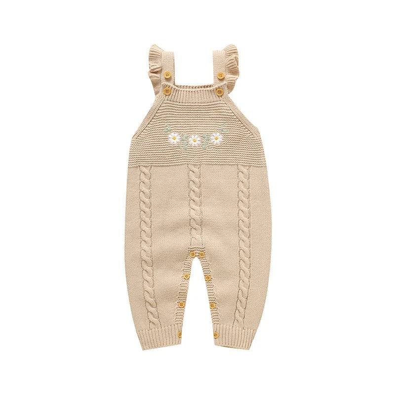 Baby Strickoverall mit Rüschen & Blumenstickerei – Gestrickter Baby Einteiler