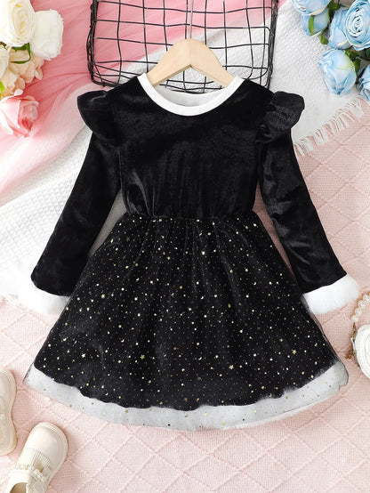 Samtiges Weihnachtskleid mit Glitzersternen & Kunstfellbesatz