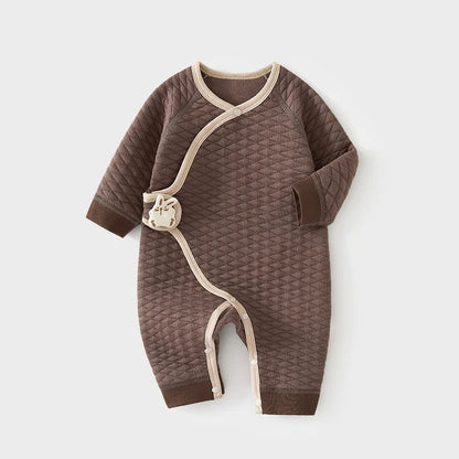 Gesteppter Baby Strampler aus Baumwolle – weicher Wickelstrampler mit Tiermotiv