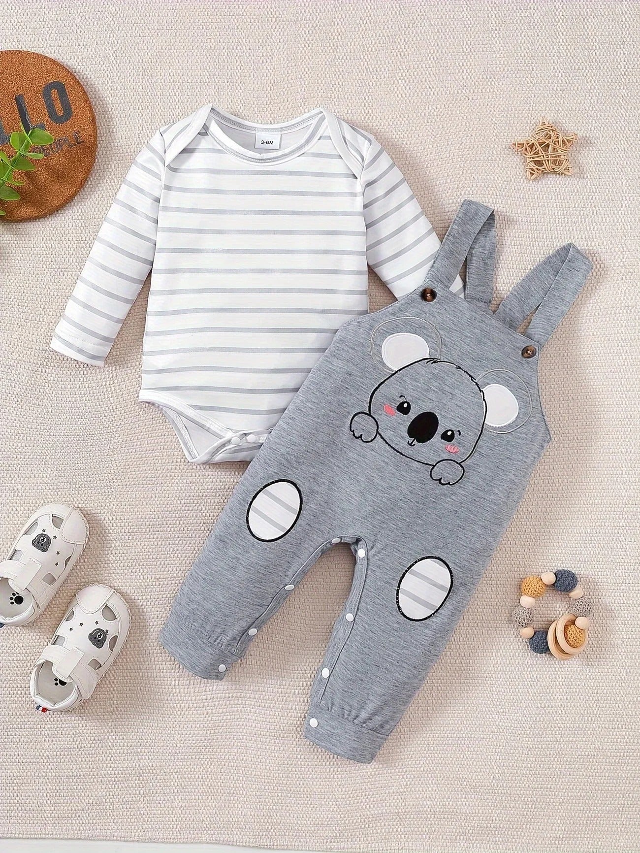 Baby Outfit 2-teilig – Body mit Streifen & Latzhose mit Koala (Größe 50–86)