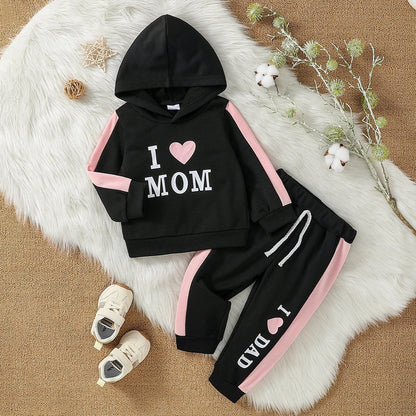 2-teiliges Jogging-Set „Love Mom & Dad“ – sportlich, bequem & mit Herz