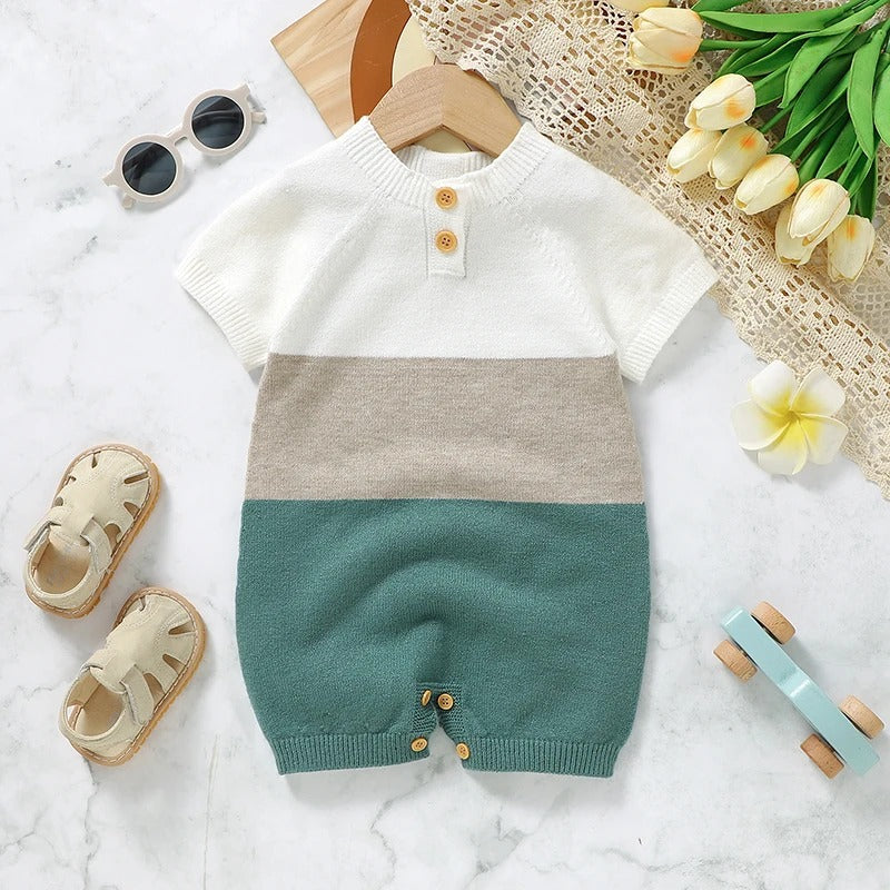 Gestrickter Baby Body mit Farbblock – Kurzarm Strickbody in Naturtönen