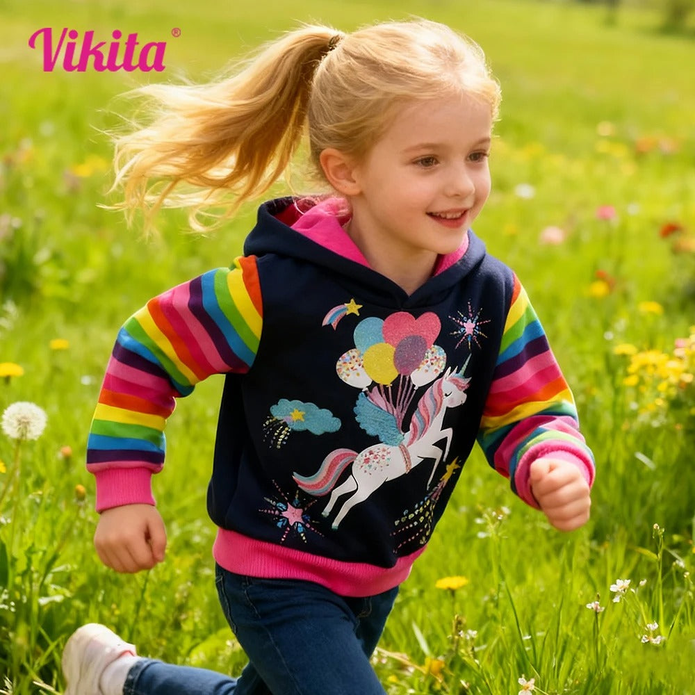 Einhorn Hoodie für Mädchen – Regenbogen Ärmel, Glitzerprint & kuschelig weich
