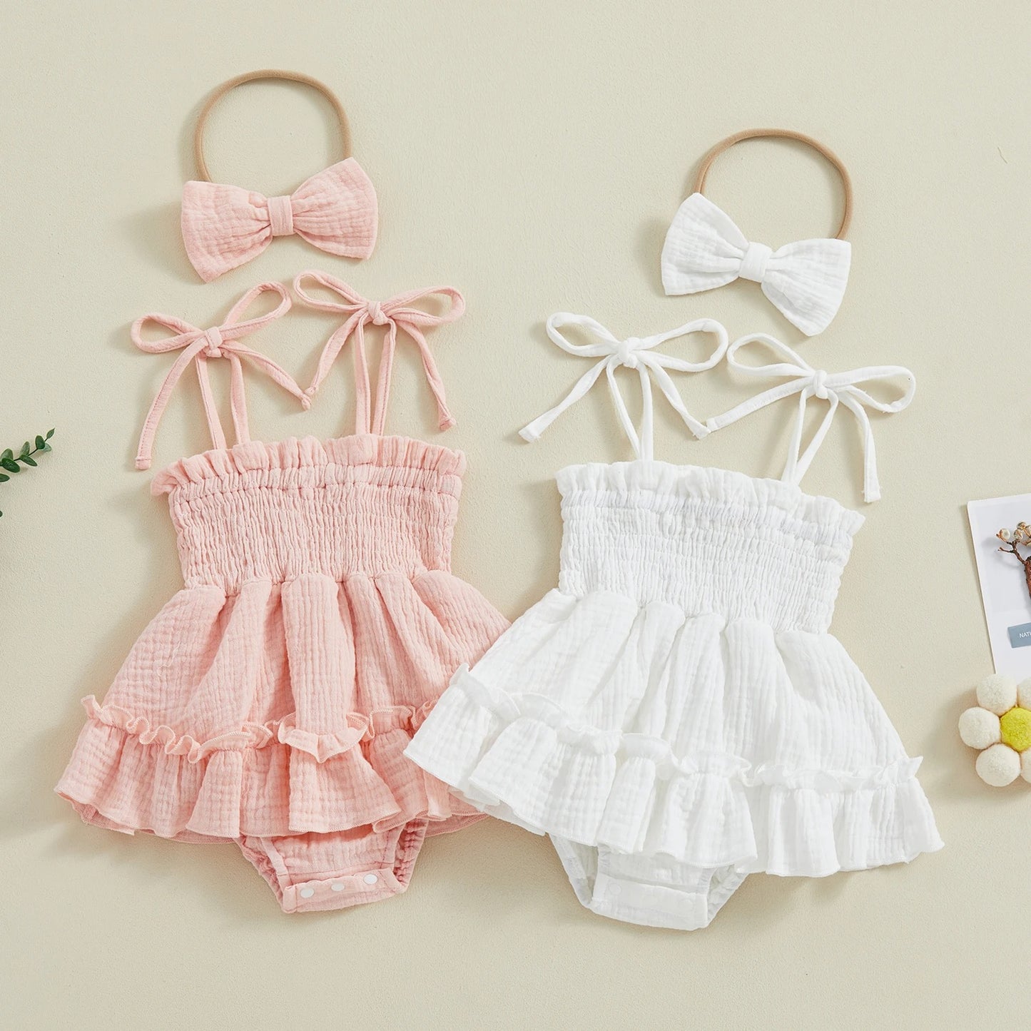 Baby-Sommerkleid mit Rüschen und passendem Haarband