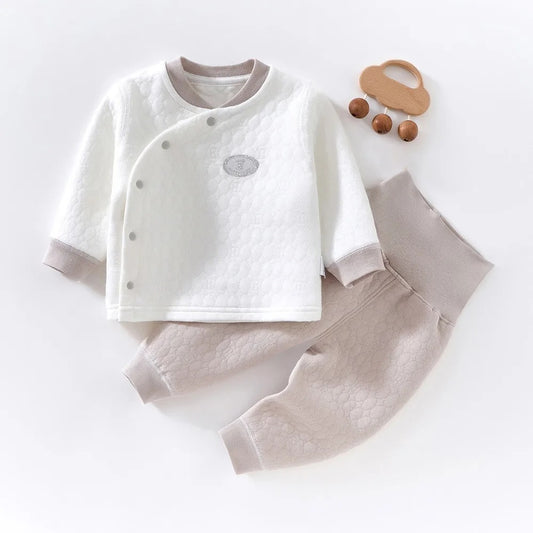2-teiliges Baby-Set mit Wickeljacke & Hose – weich, warm & hautfreundlich