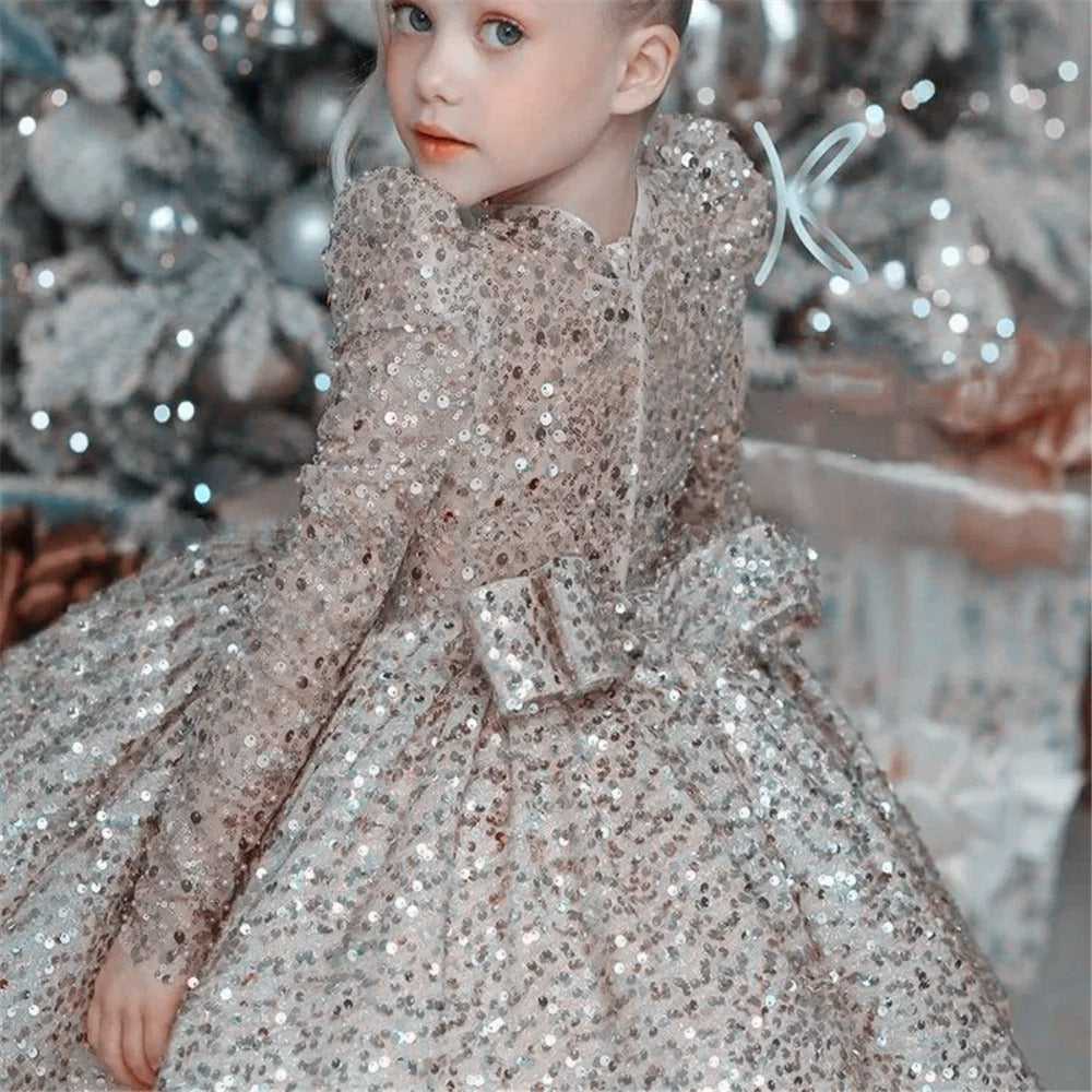 Glitzerndes Festkleid mit Pailletten & Schleife