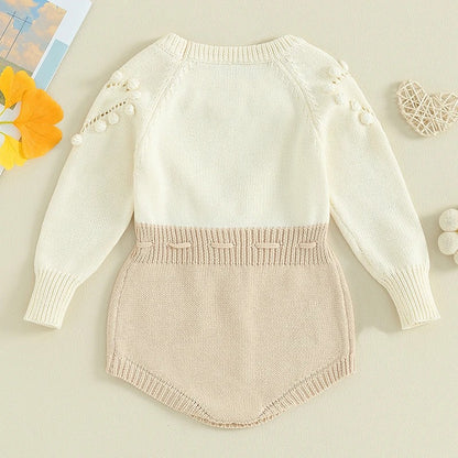 Strick Baby Body mit Herzmuster und Bindeband – Langarm Body für Mädchen