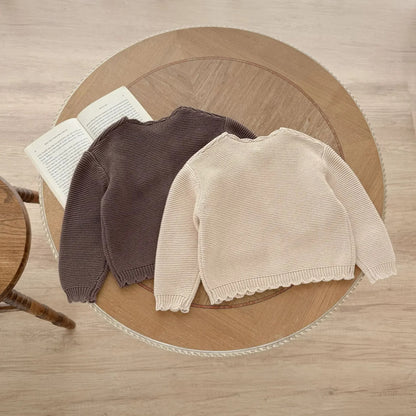 Baby Strickjacke mit Holzknöpfen