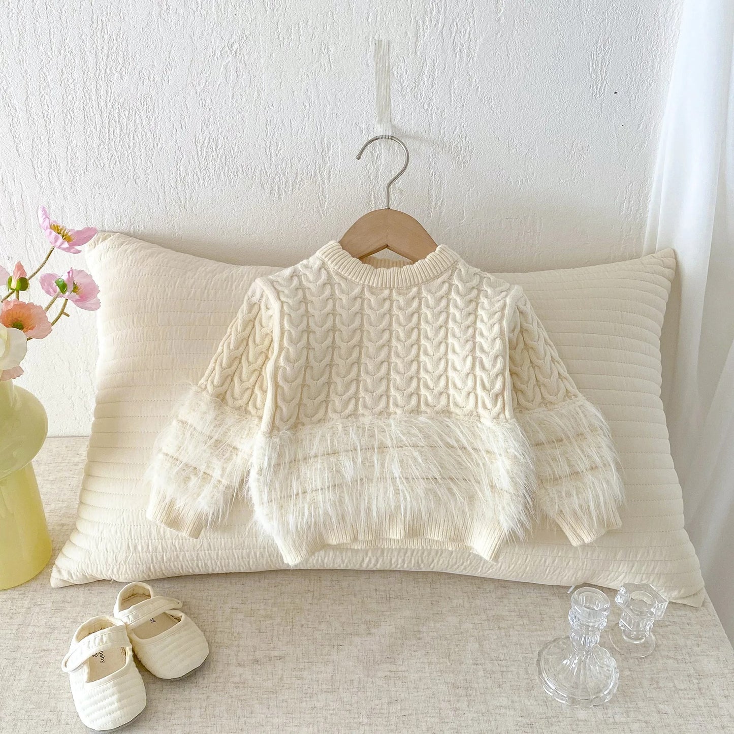Eleganter Strickpullover mit Kunstfell-Details