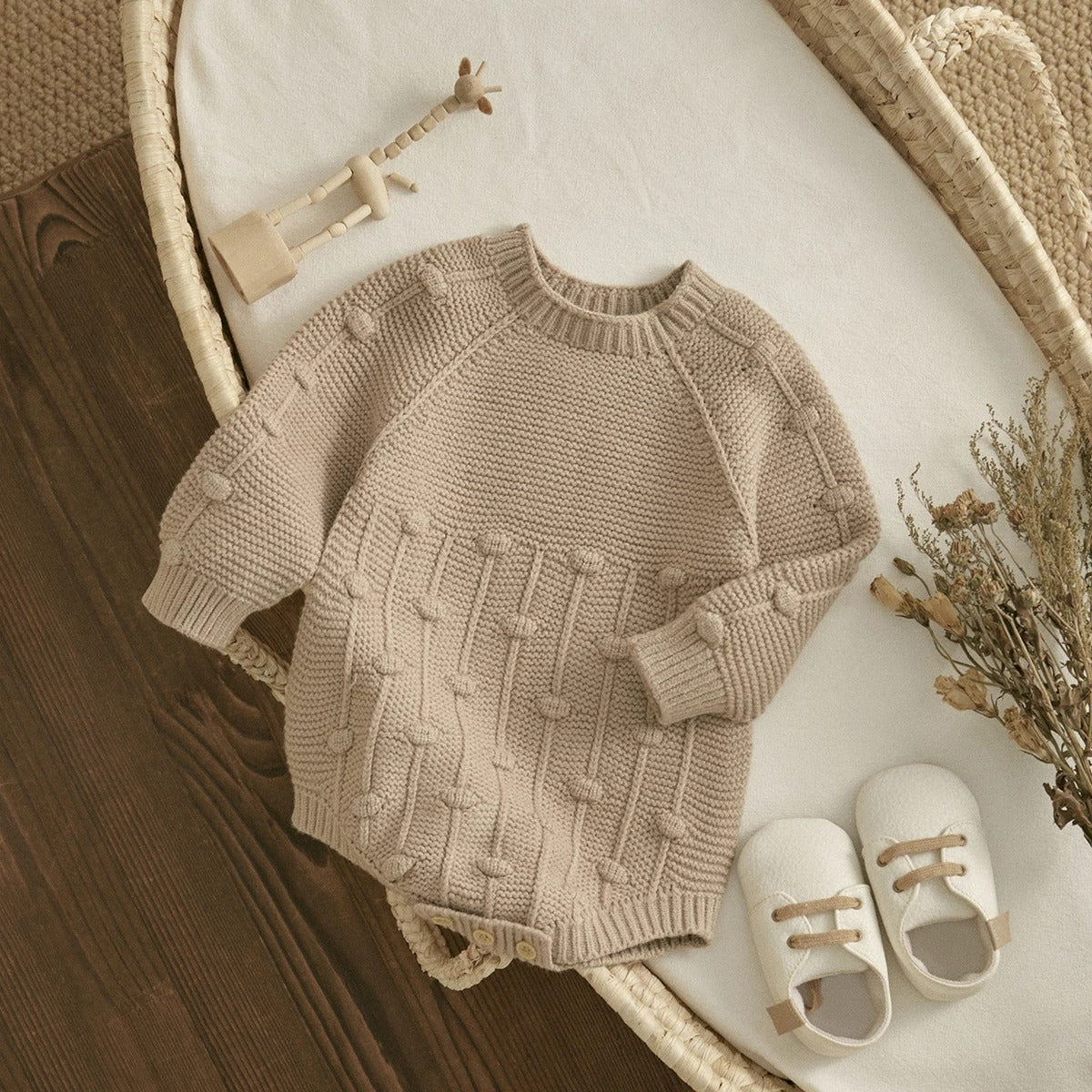 Gestrickter Baby Body aus Baumwollmischung – Langarm Strickbody