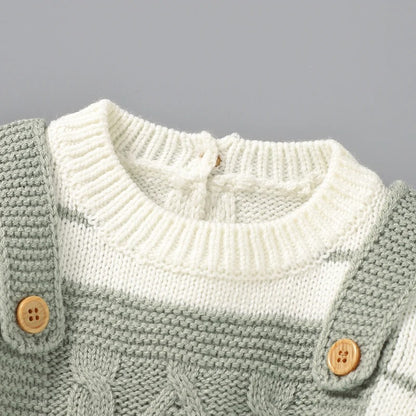 Baby Strickbody mit Hosenträger-Design – weicher Langarm Body für Babys