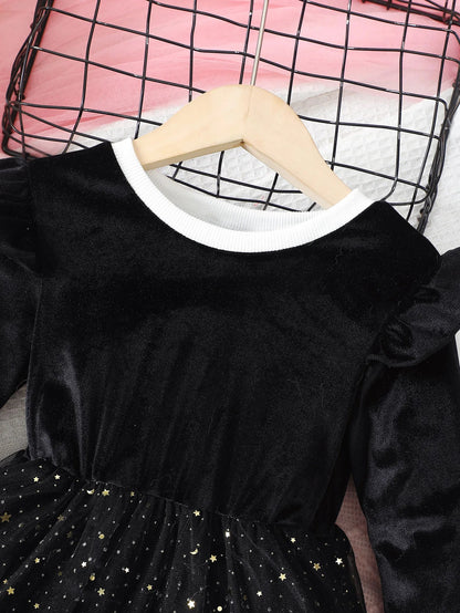 Samtiges Weihnachtskleid mit Glitzersternen & Kunstfellbesatz