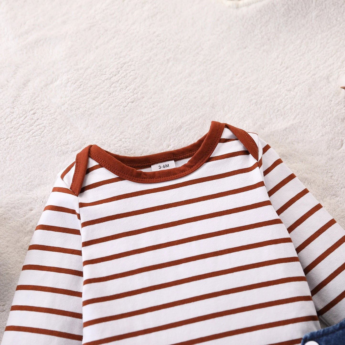 Baby Outfit 2-teilig – Body mit Streifen & Latzhose mit Hund (Größe 62–92)