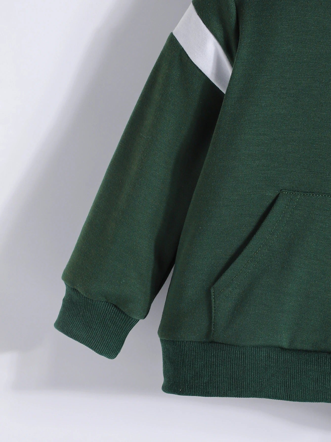 Sportliches Jungen Freizeit-Set mit Streifendetail – Dunkelgrün