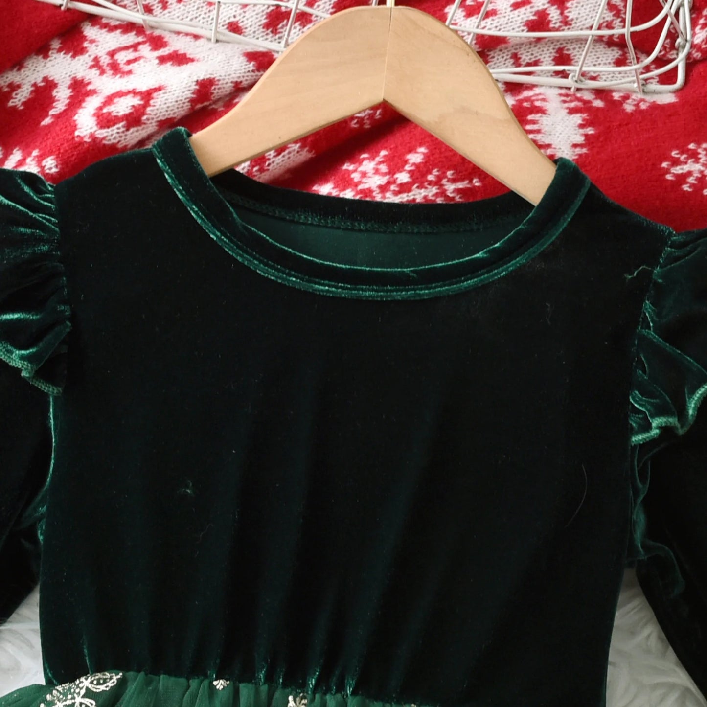 Festliches Weihnachtskleid für Mädchen – 9 liebevolle Designs