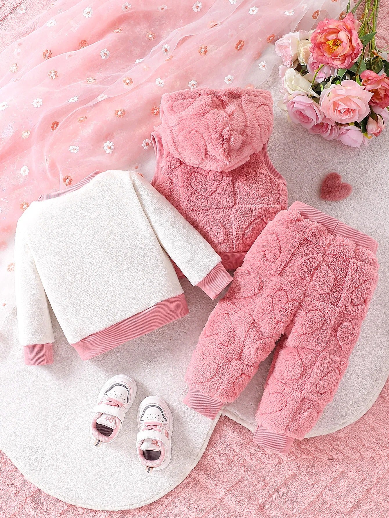 Kuscheliges Mädchen-Outfit aus Fleece mit Weste, Pullover & Hose