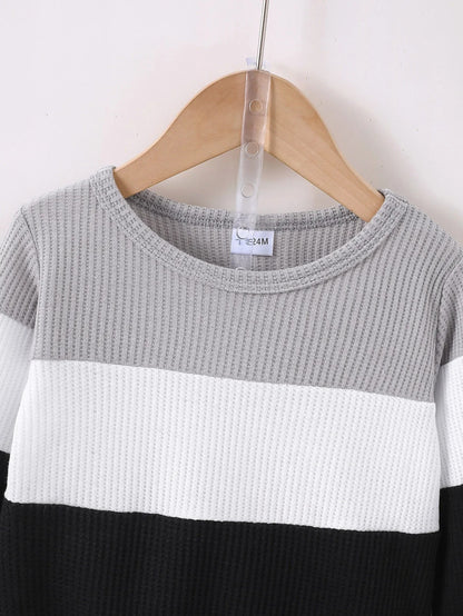 2-teiliges Jungen Set in Waffelstruktur – Grau, Weiß & Schwarz