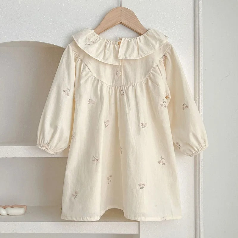 Vintage Mädchenkleid mit Rüschenkragen & feiner Blumenstickerei – Baumwollkleid für Kinder