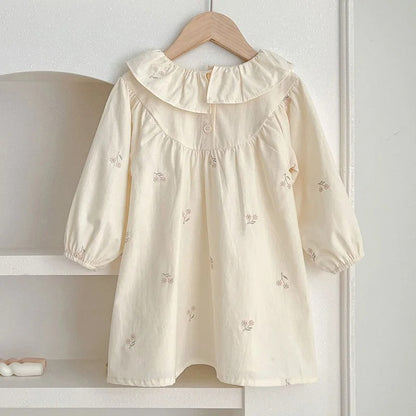 Vintage Mädchenkleid mit Rüschenkragen & feiner Blumenstickerei – Baumwollkleid für Kinder