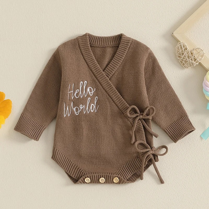 Gestrickter Baby Wickelbody „Hello World“ – Neugeborenen Body mit Wickelverschluss