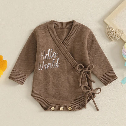 Gestrickter Baby Wickelbody „Hello World“ – Neugeborenen Body mit Wickelverschluss