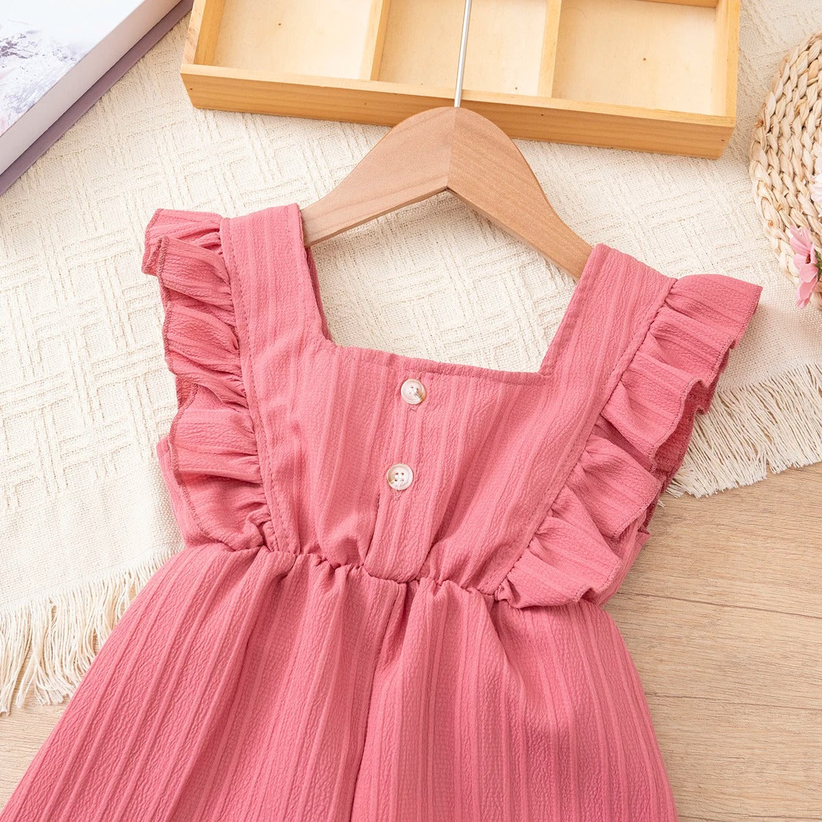 Mädchen Jumpsuit mit Schleife & Rüschen – verspielt & bequem zugleich