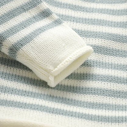 Baby Strickset 2-teilig – Pullover & Strampler mit Latz in Salbeigrün