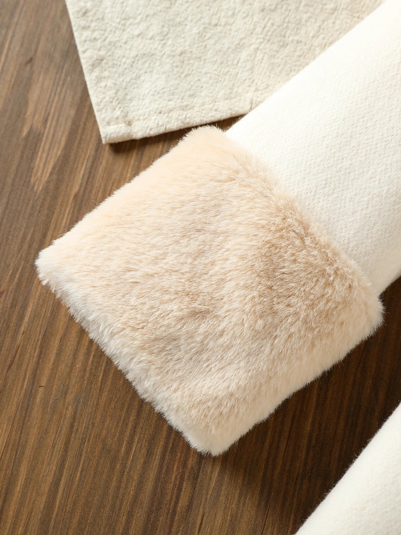 Eleganter Wintermantel mit Schleife & Kunstfellkragen