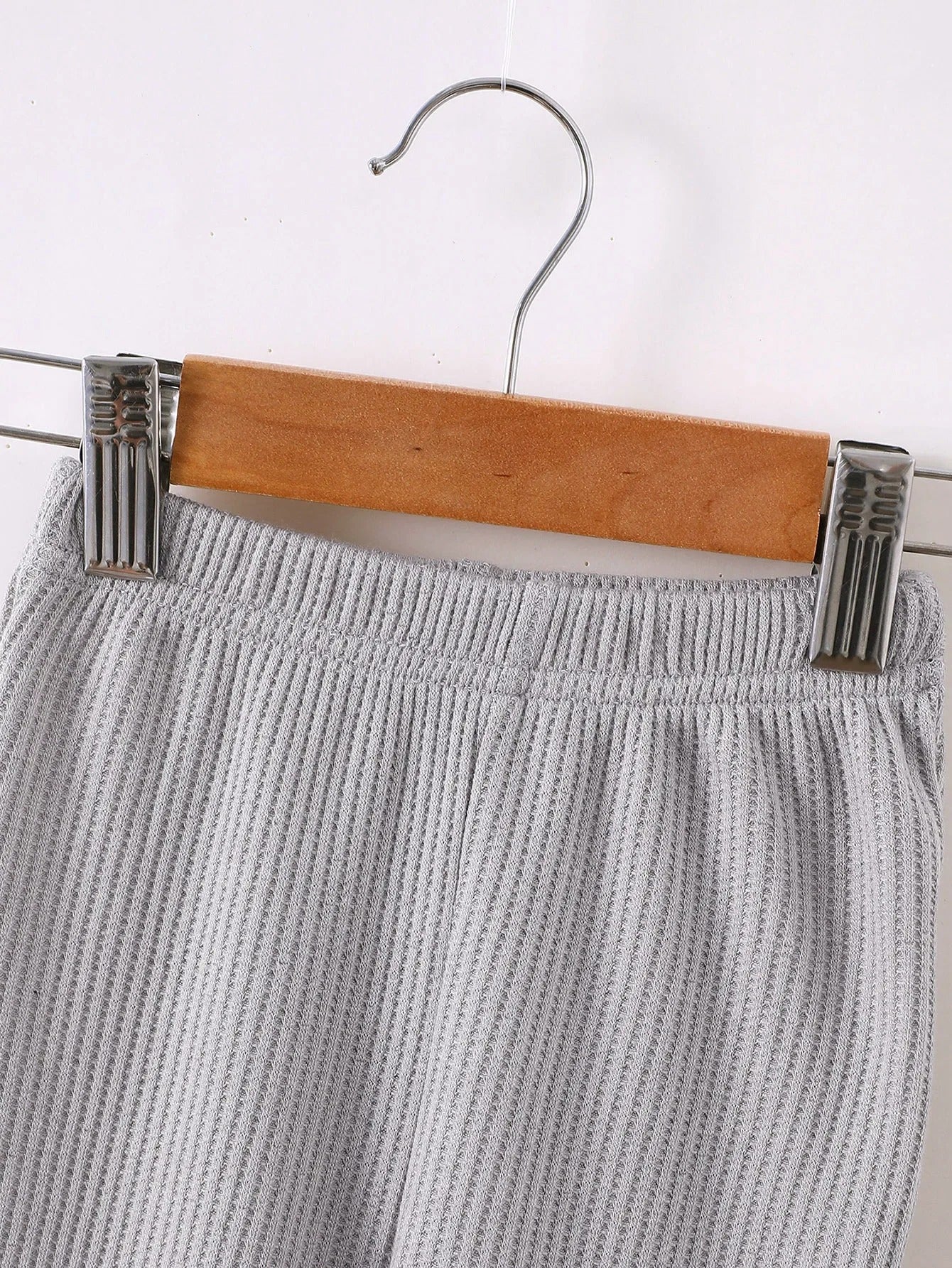 2-teiliges Jungen Set in Waffelstruktur – Grau, Weiß & Schwarz