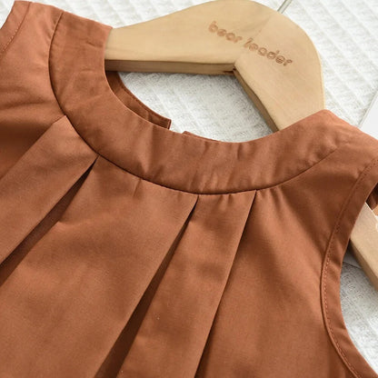Modernes Kinder Outfit – ärmellose Bluse mit Streifenhose
