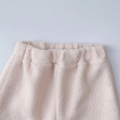 Kuscheliges Teddy-Outfit mit Reißverschluss & Stickerei