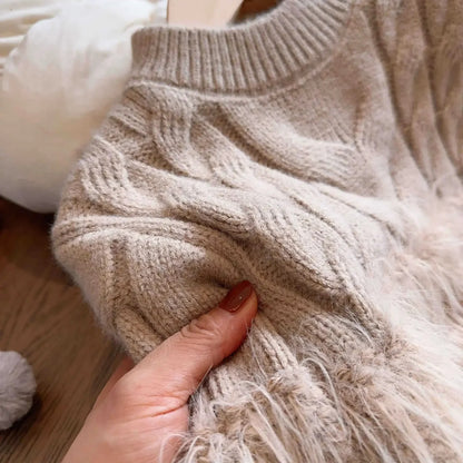 Edler Strickpullover mit Kunstfell-Details