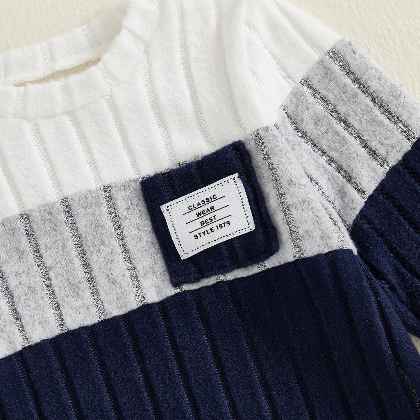 Zweiteiliges Strickset für Jungen – weicher Pullover & Hose in Navy mit Strukturmuster