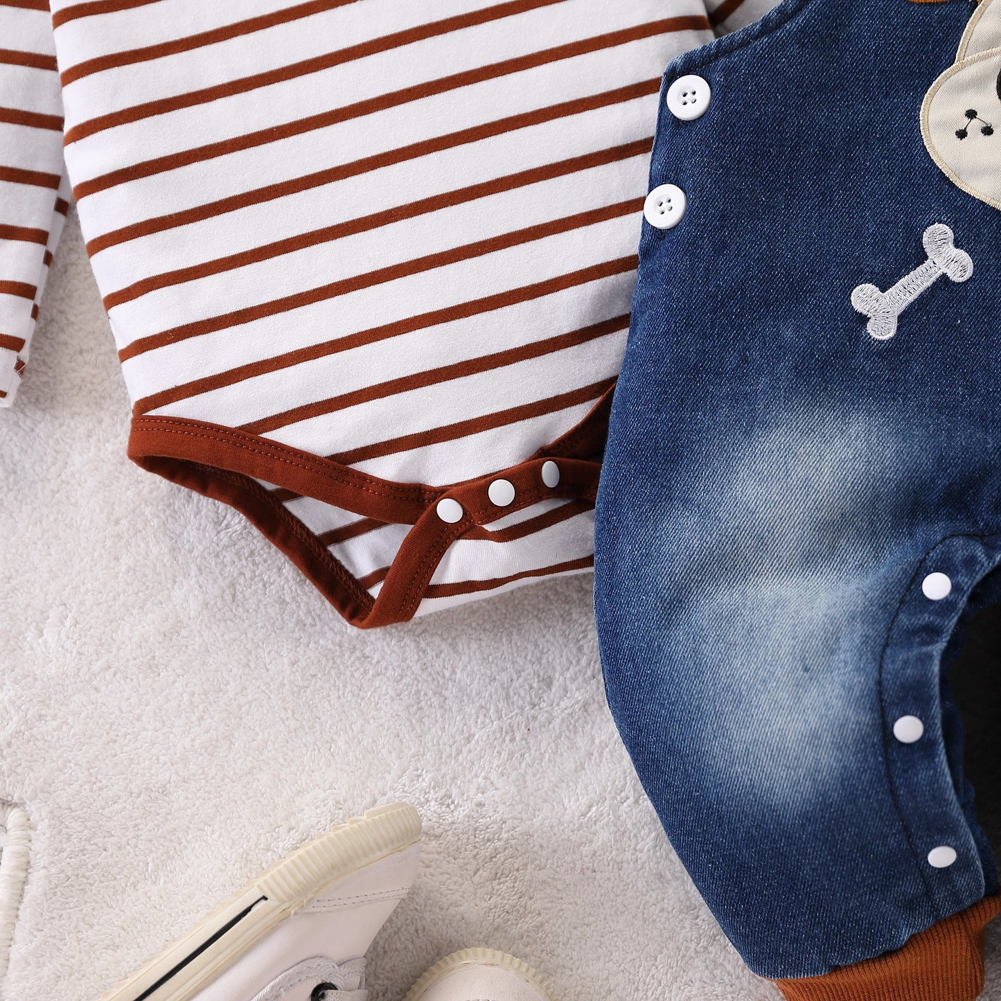 Baby Outfit 2-teilig – Body mit Streifen & Latzhose mit Hund (Größe 62–92)