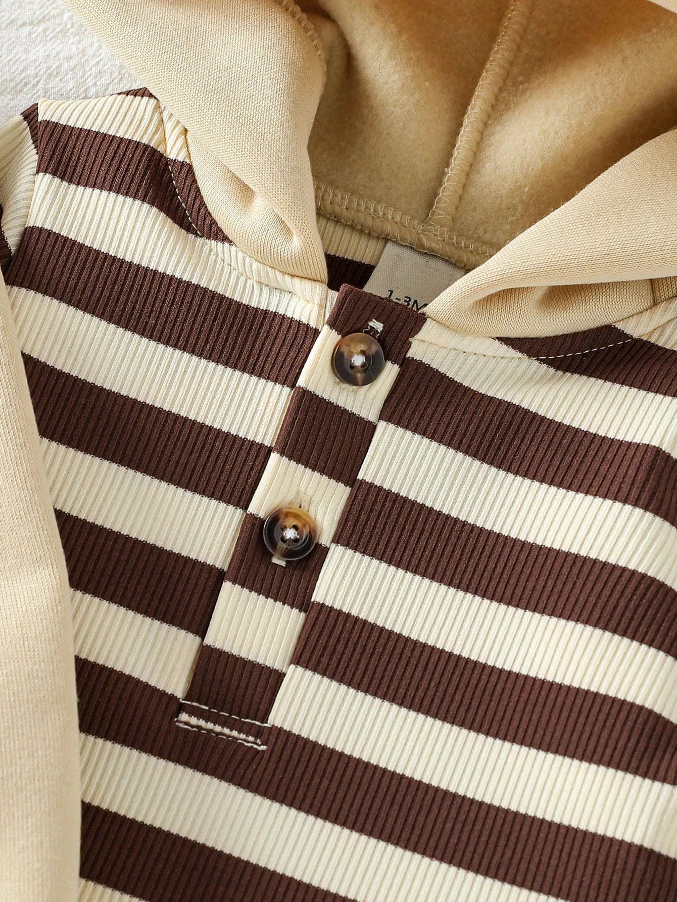 Kuscheliges 2-tlg. Baby-Outfit mit Teddybär-Applikation und Kapuze