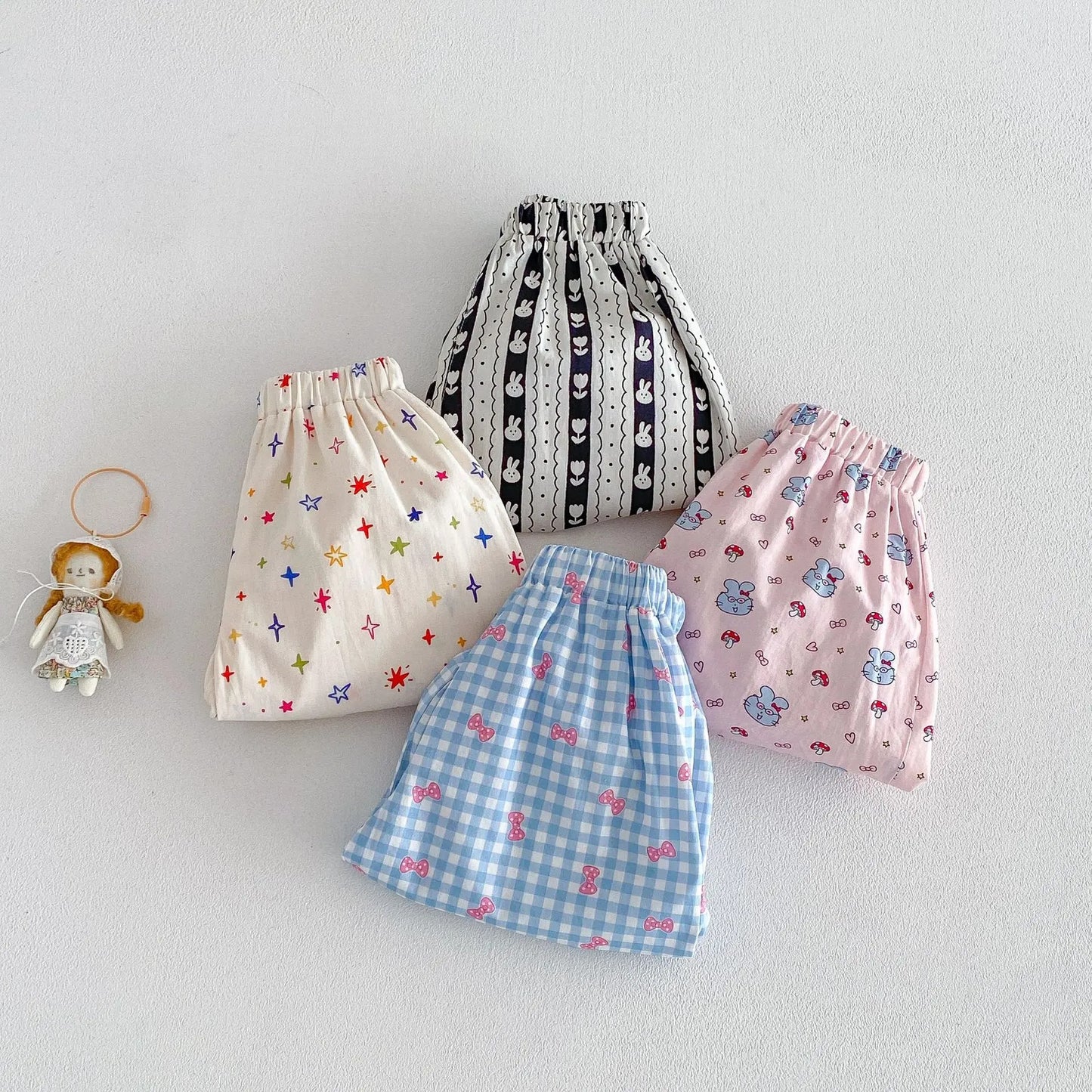 Mädchen Pumphose aus Baumwolle – Locker geschnittene Kinderhose mit süßen Prints
