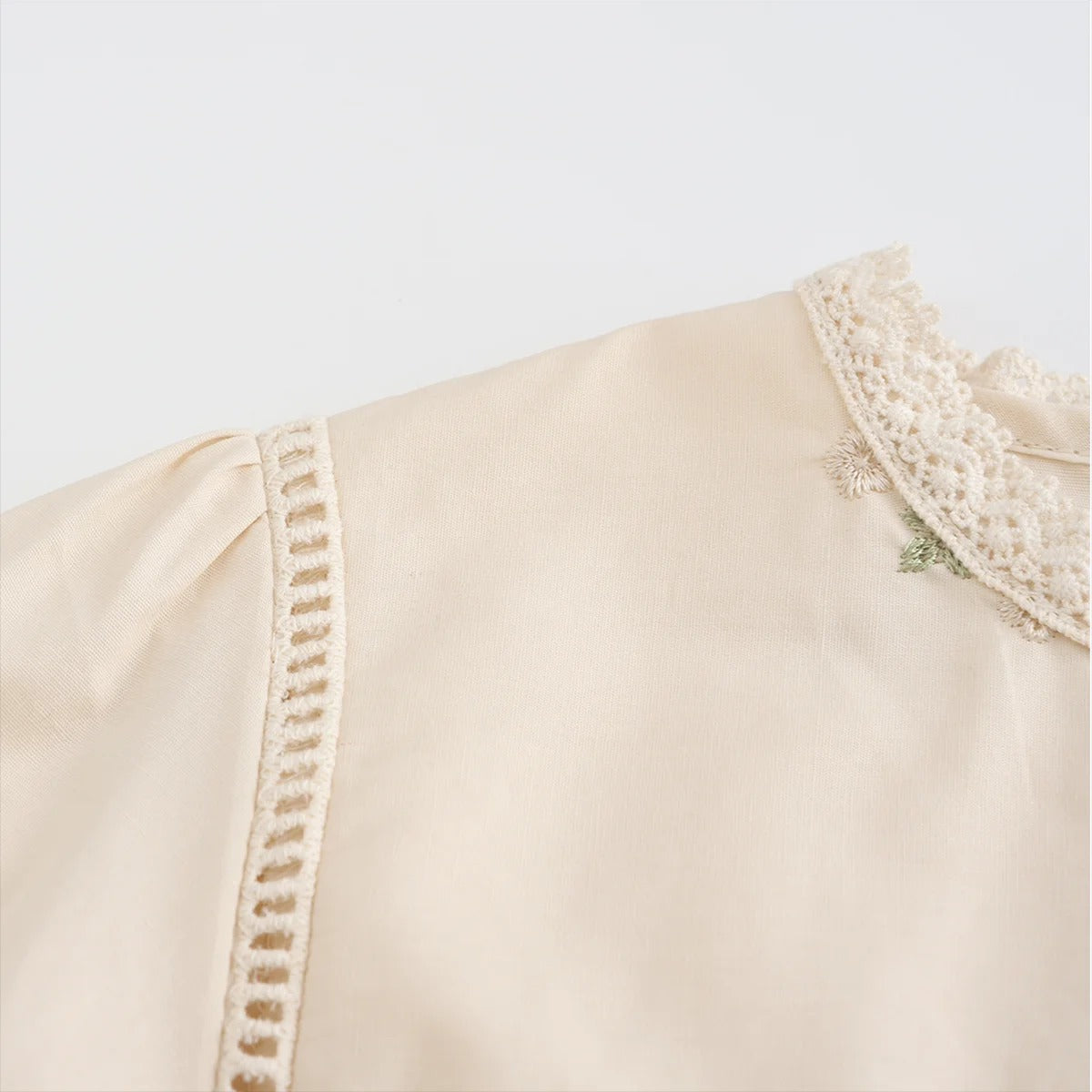 Mädchen Kleid mit floraler Stickerei – elegantes Kinderkleid