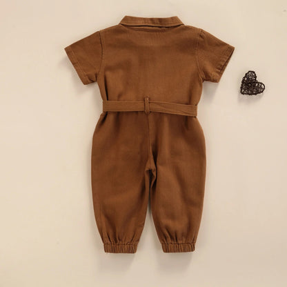Kinder Jumpsuit mit Gürtel aus Baumwolle – Kurzarm Overall mit Knöpfen & Taschen