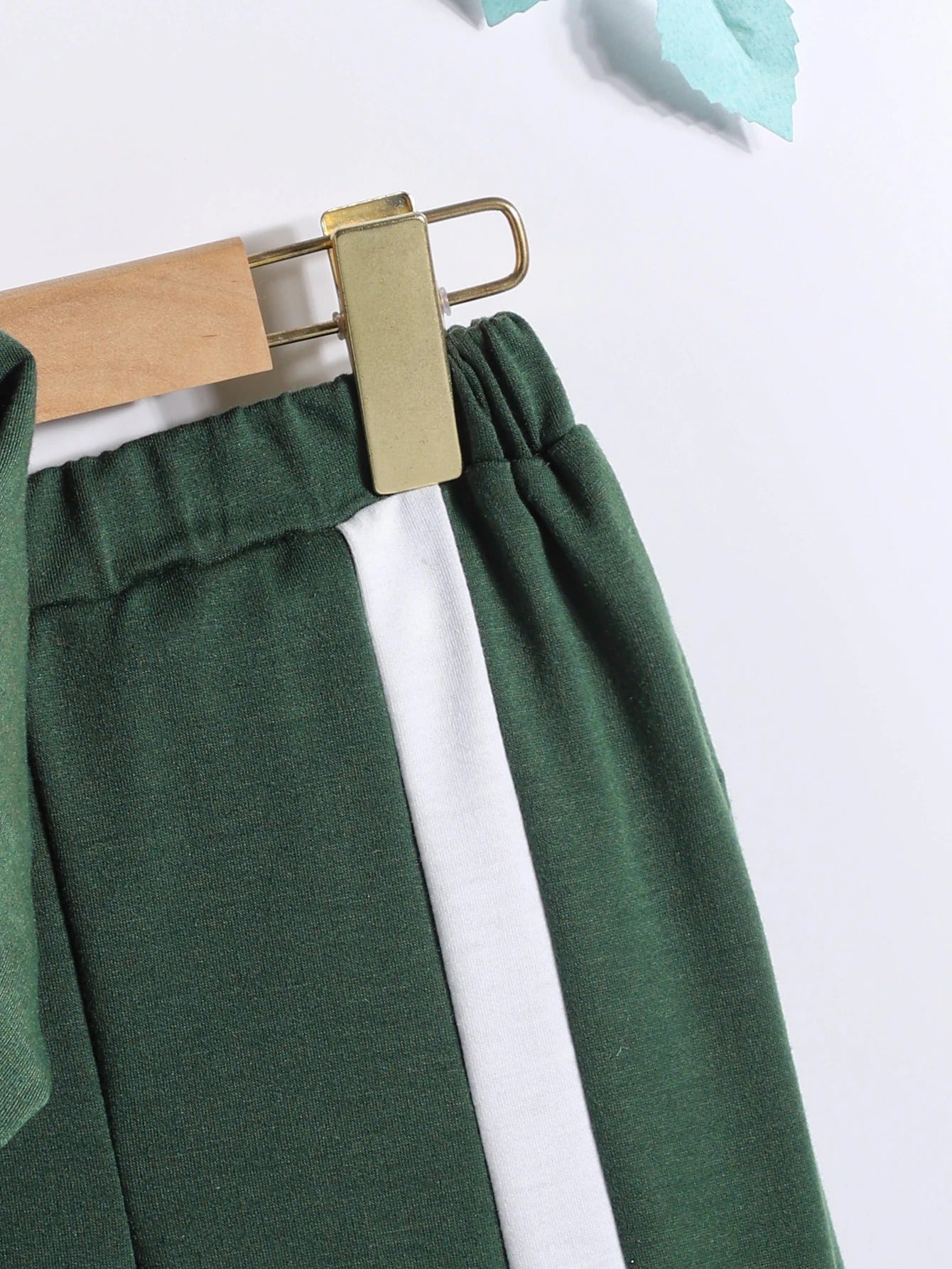 Sportliches Jungen Freizeit-Set mit Streifendetail – Dunkelgrün