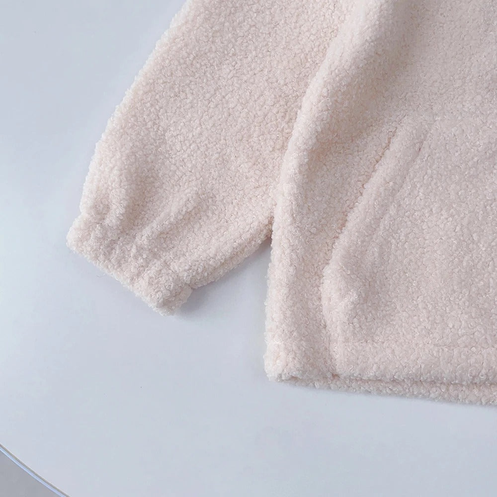 Kuscheliges Teddy-Outfit mit Reißverschluss & Stickerei