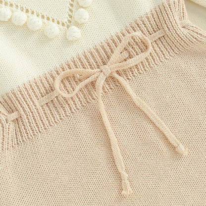 Strick Baby Body mit Herzmuster und Bindeband – Langarm Body für Mädchen
