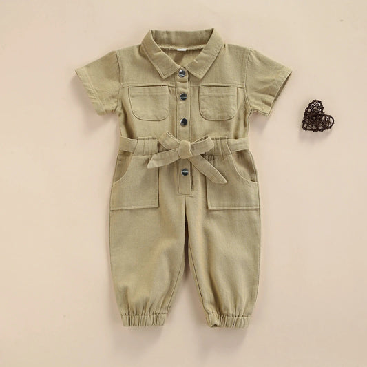 Kinder Jumpsuit mit Gürtel aus Baumwolle – Kurzarm Overall mit Knöpfen & Taschen